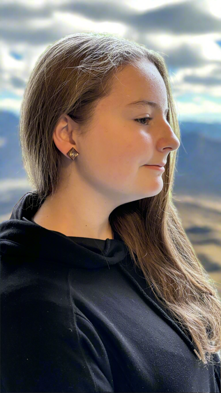 Earth and Éire Diamond Stud Earrings: Grounded Earth