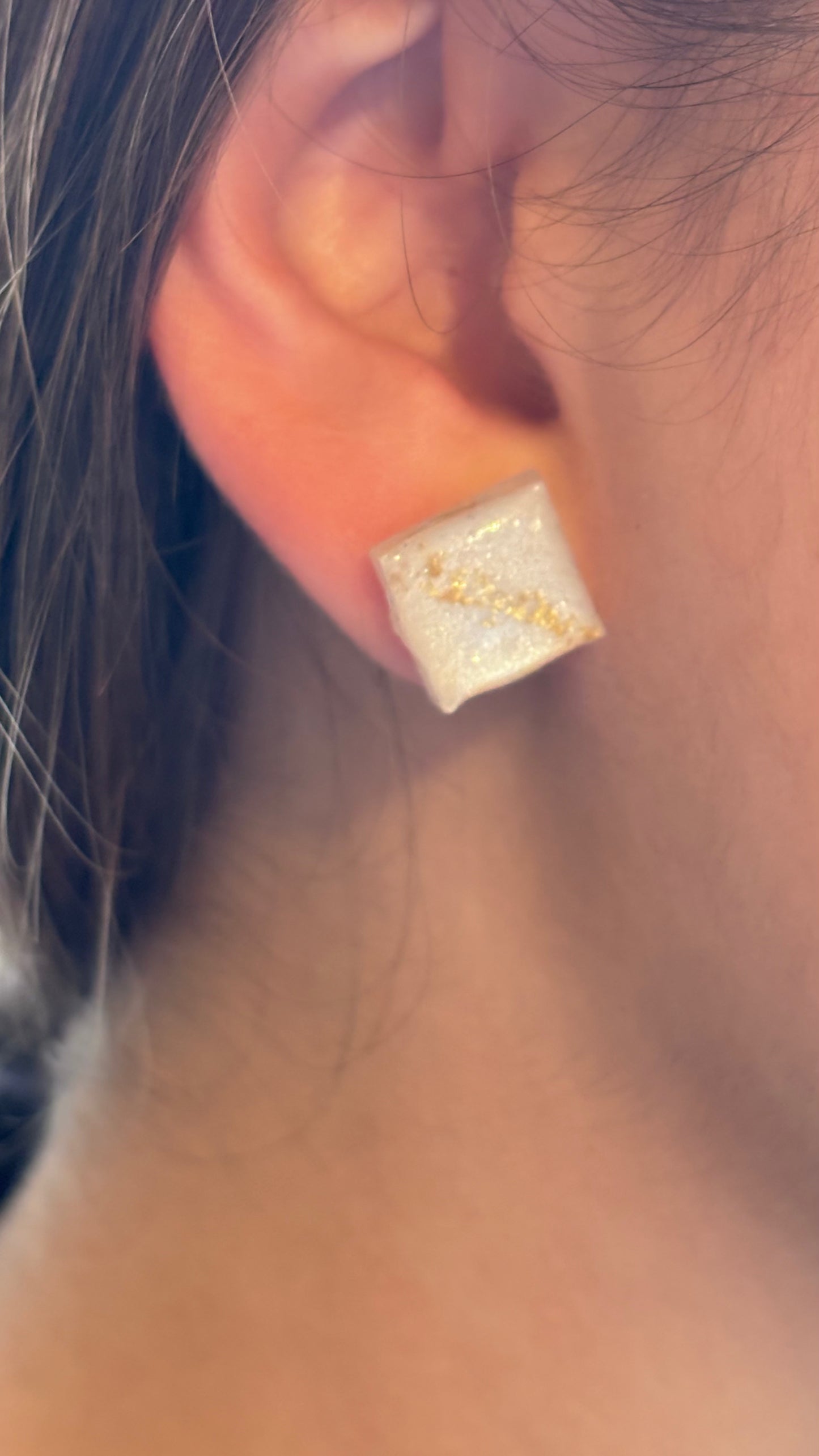 Earth and Éire Diamond Stud Earrings: Quiet Frost