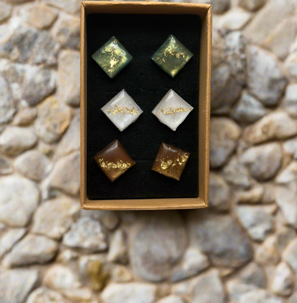 Earth and Èire Studs : The Full Collection